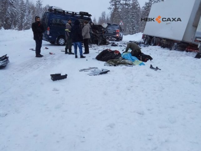 Два человека погибли  ДТП с грузовиком в Якутии (1)