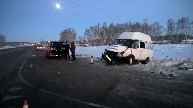 Шесть человек пострадали в ДТП с маршруткой в Омске