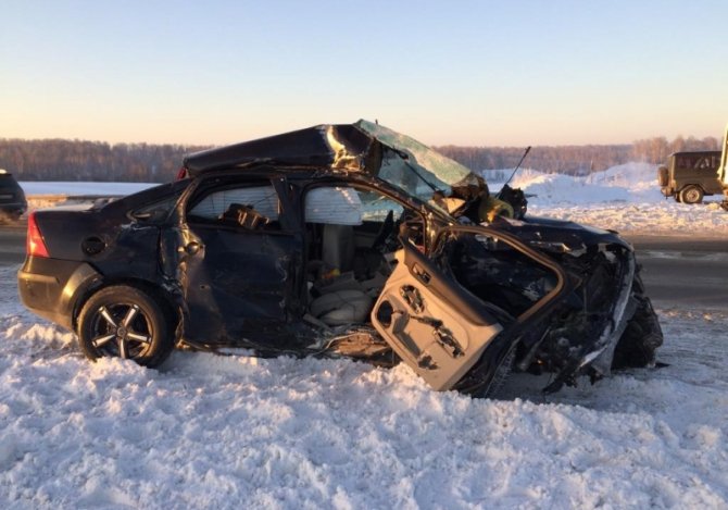 Пассажир иномарки погиб в ДТП с грузовиком в Новосибирской области