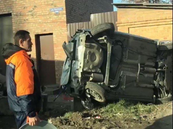 В Ростове грузовик протаранил пять машин (1)