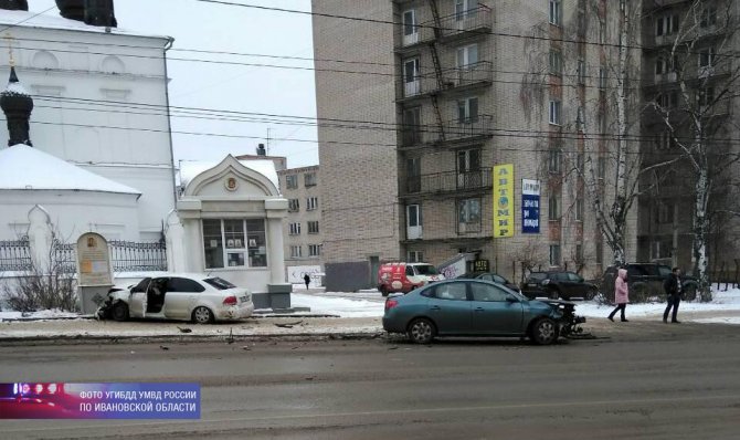 В Иванове автомобиль после ДТП сбил двух пешеходов и чуть не врезался в храм (1)