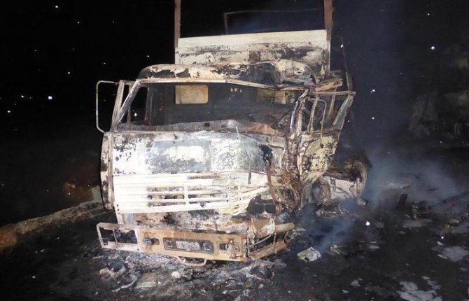 Четыре человека пострадали в ДТП со сгоревшими грузовиками в Калмыкии