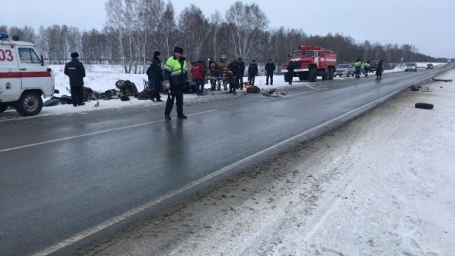 Шесть человек погибли в ДТП под Новосибирском (2)