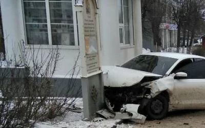 В Иванове автомобиль после ДТП сбил двух пешеходов и чуть не врезался в храм