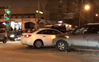 В Петербурге из-за гололёда случилось ДТП с участием сразу нескольких машин
