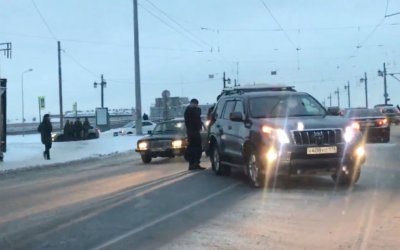 В Петербурге в ДТП попала инкассаторская машина
