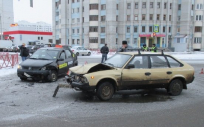 Пассажир такси пострадал в ДТП в Ярославле