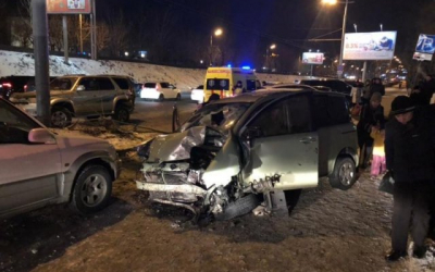 Во Владивостоке в массовом ДТП погибла девушка