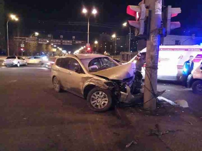 Два человека пострадали в ночном ДТП в Екатеринбурге