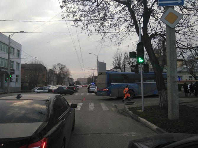 Автобус насмерть сбил ребенка в Краснодаре