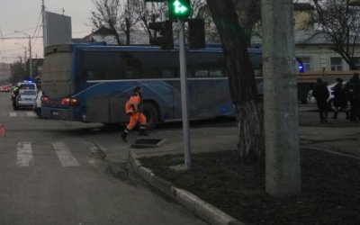 Автобус насмерть сбил ребенка в Краснодаре