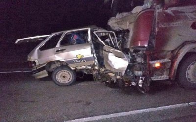 Водитель и пассажир ВАЗа погибли в ДТП с фурой в Новосибирской области