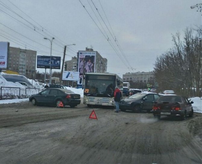 В центре Мурманска произошло крупное ДТП (2)