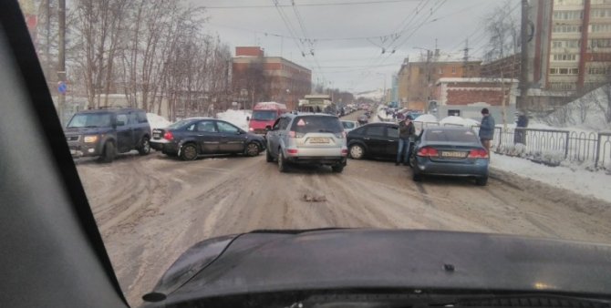 В центре Мурманска произошло крупное ДТП (1)