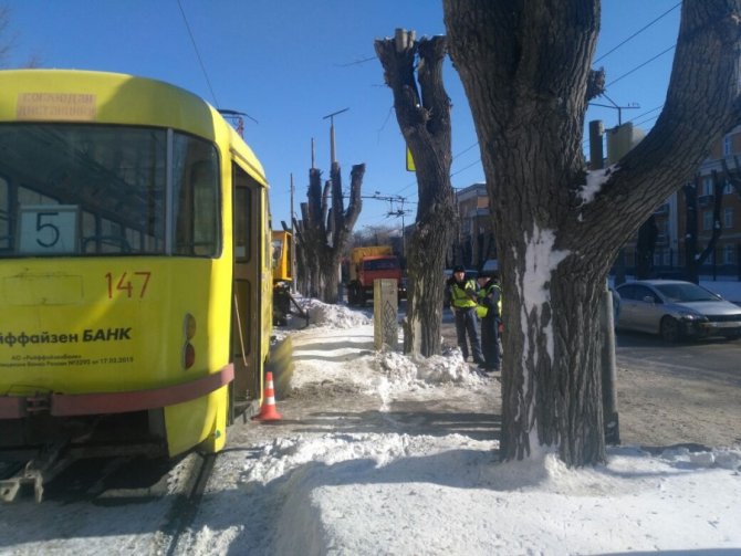 В Екатеринбурге трамвай насмерть задавил мужчину