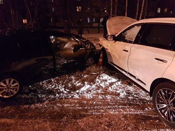 Трое детей пострадали в ДТП в Екатеринбурге (3)