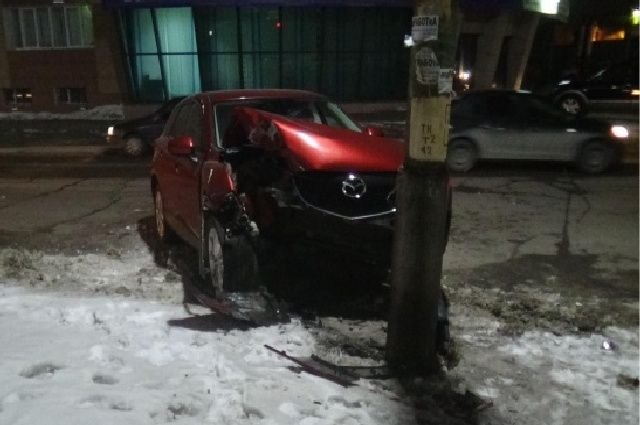 В Рязани Mazda врезалась в столб – погибла женщина (2)