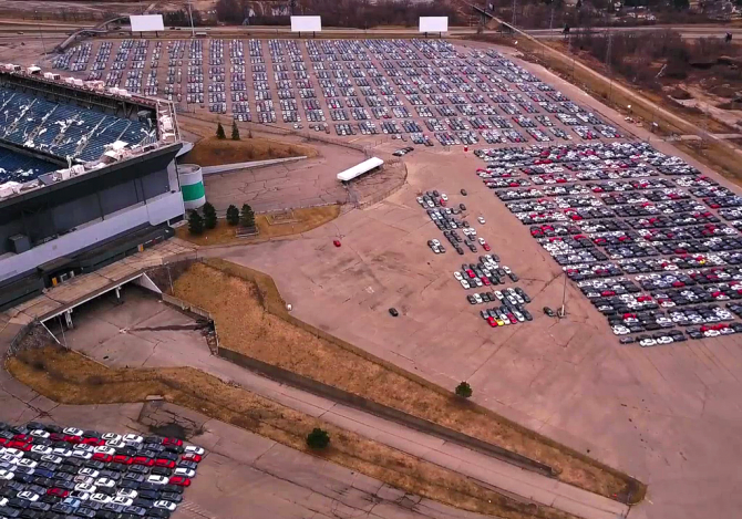 "Кладбище Volkswagen" возле стадиона "Сильвердоум" в Мичигане