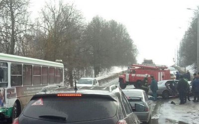 В Туле иномарка врезалась в автобус