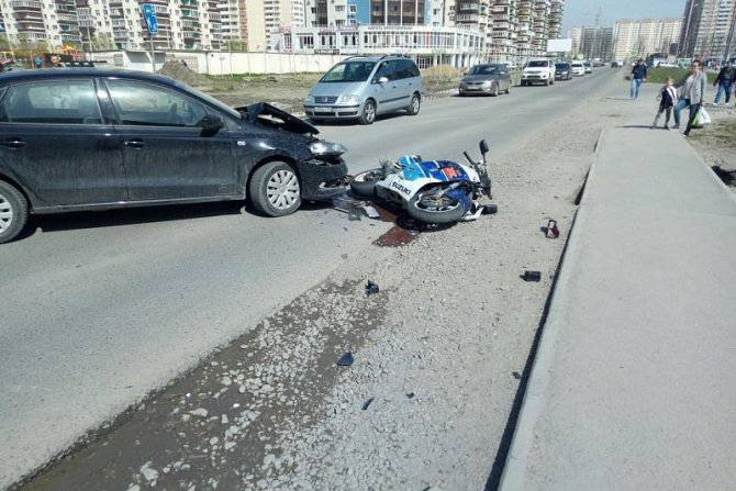 В Краснодаре в ДТП пострадали мотоциклист с пассажиркой (1)
