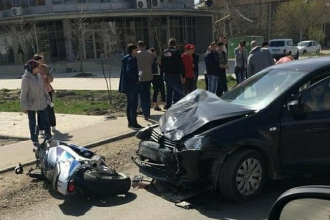 В Краснодаре в ДТП пострадали мотоциклист с пассажиркой (2)