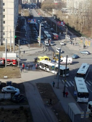 В Петербурге в ДТП с автобусом пострадал водитель иномарки (2)