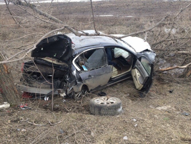 В ДТП в Балаковском районе Саратовской области погиб водитель иномарки (3)
