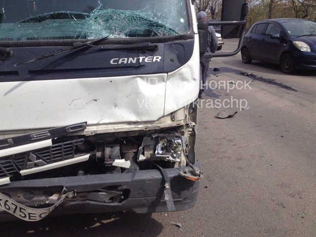 В Красноярске в ДТП с грузовиком погиб мотоциклист (1)