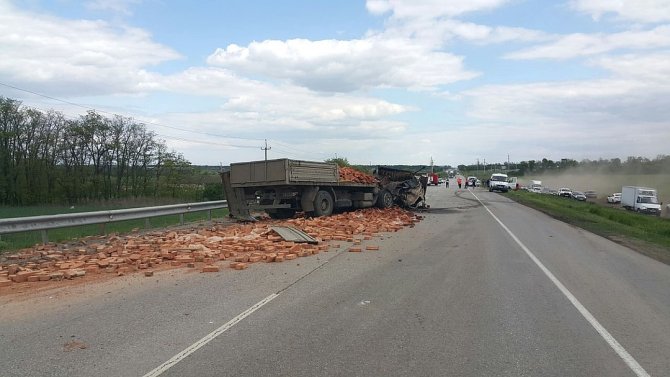 Три человека погибли в ДТП с грузовиком под Ростовом (1)