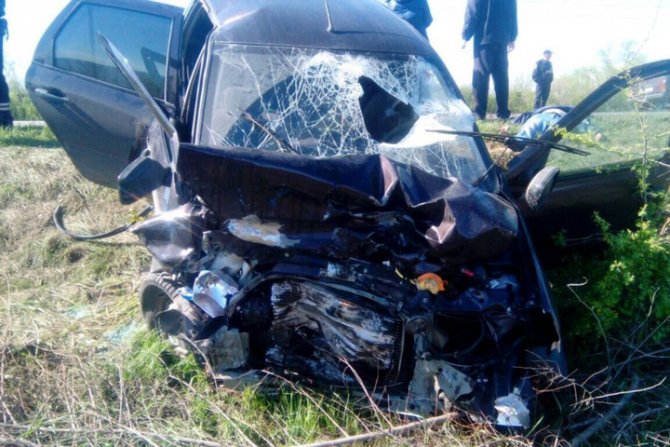 Два пассажира «Лады» погибли в ДТП под Саратовом (2)