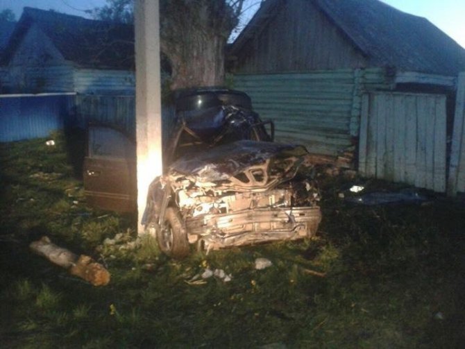 В Башкирии иномарка врезалась в столб  - погиб молодой водитель (2)