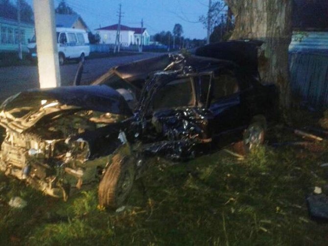 В Башкирии иномарка врезалась в столб  - погиб молодой водитель (3)