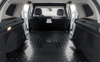 Из Renault Duster убрали все сидения и стали продавать как грузовик