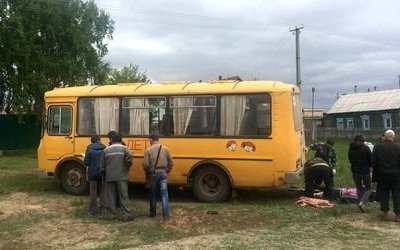 Школьный автобус насмерть сбил женщину в Самарской области