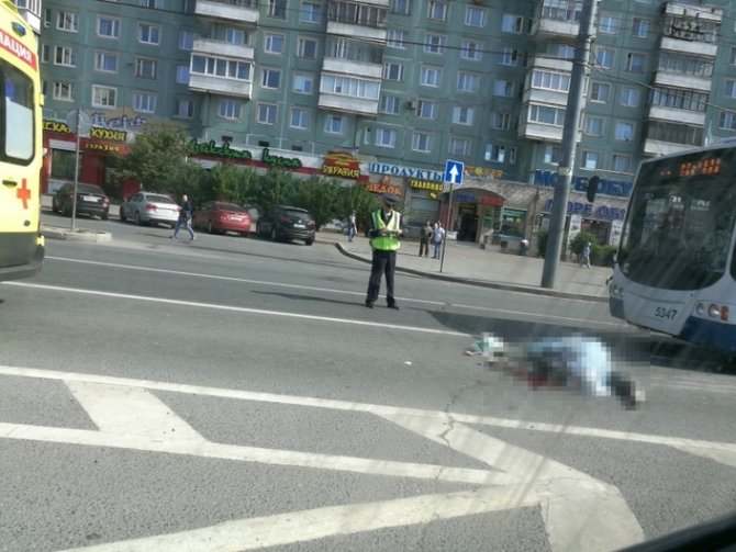 В Петербурге троллейбус насмерть сбил пешехода (1)