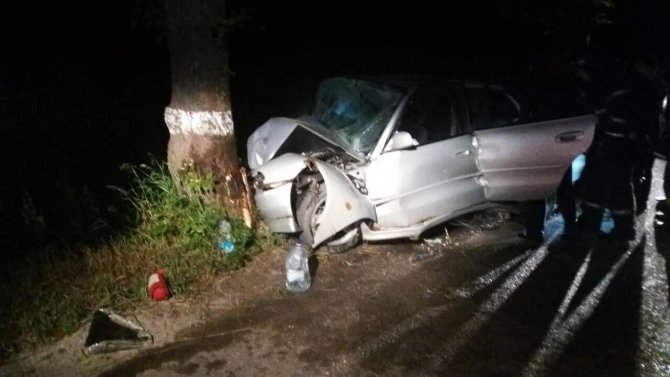 Под Калининградом иномарка врезалась в дерево – водитель погиб