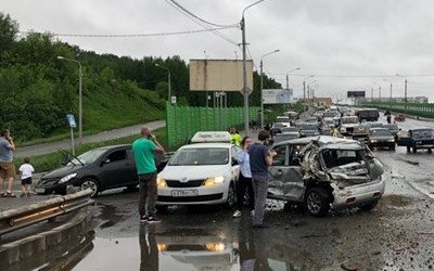 Более 10 автомобилей попали в ДТП в Томске