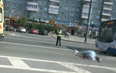 В Петербурге троллейбус насмерть сбил пешехода