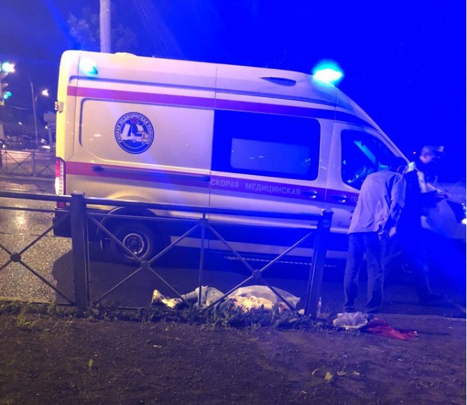 В Петербурге иномарка сбила двух девушек – одна погибла