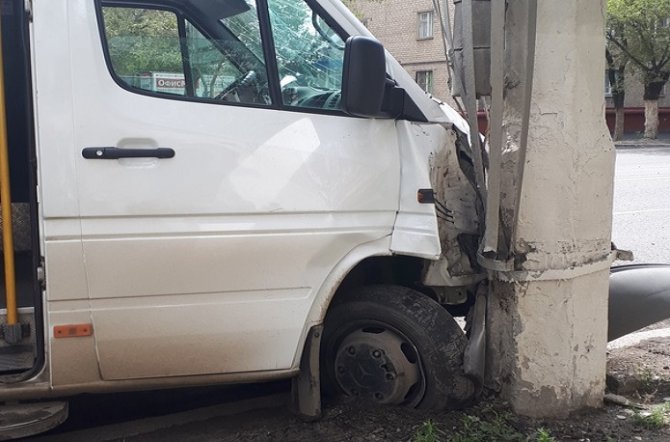 Пассажиры маршрутки пострадали в ДТП в Волгограде (2)
