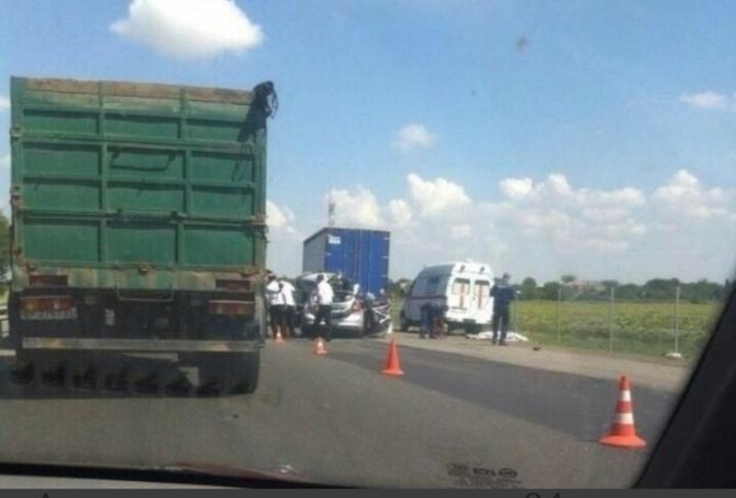 Две женщины погибли в ДТП с грузовиком в Краснодарском крае