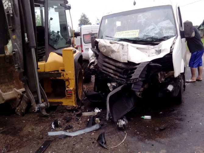 Три человека пострадали в ДТП с трактором в Ивановской области