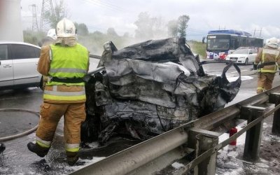 Двое сгорели в машине после ДТП в Петербурге