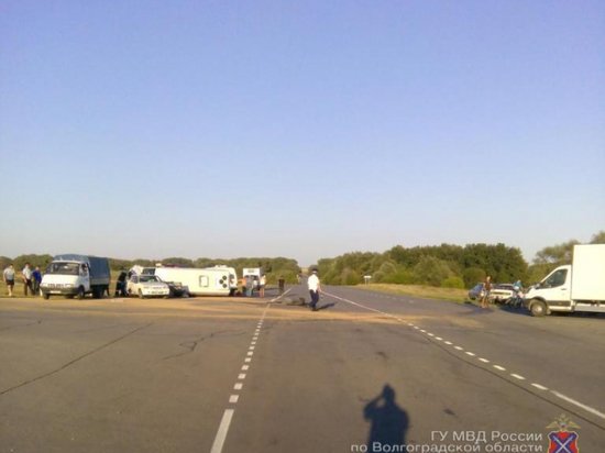 Водитель опрокинувшейся иномарки погиб в ДТП в Кумылженском районе