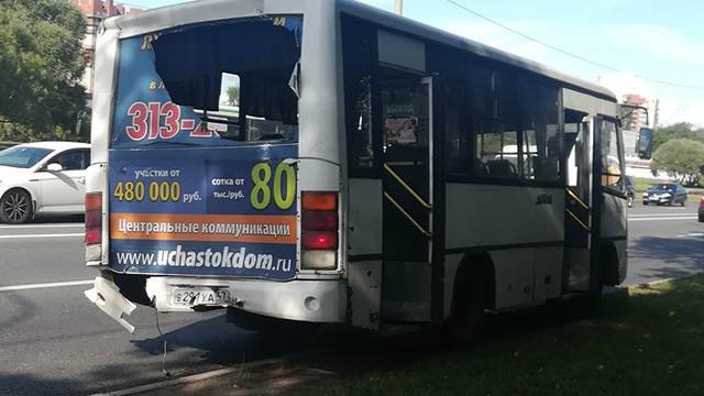 В ДТП с автобусами в Петербурге пострадали 7 человек (2)