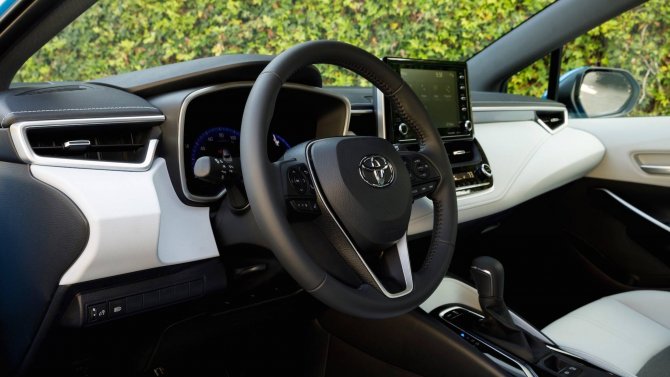Новый хетчбэк Toyota Corolla Hatchback 2019 11