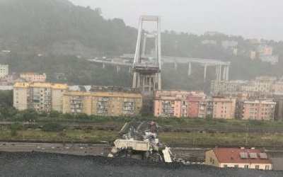 Количество жертв обвала автомобильного моста в Италии растет - уже 35 погибших