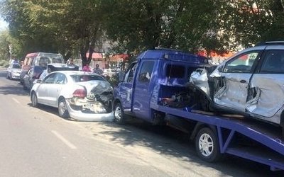 В массовом ДТП на севере Волгограда пострадали четыре человека
