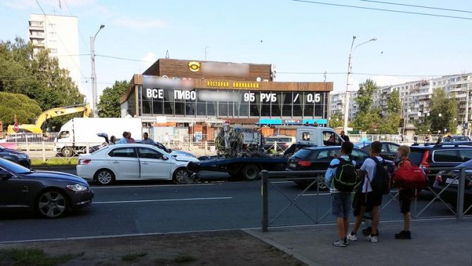 Две женщины и ребенок пострадали в ДТП на проспекте Славы в Петербурге