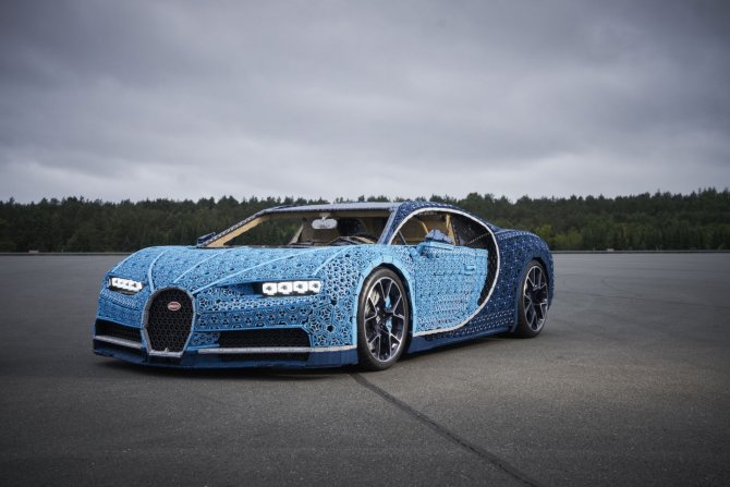 LEGO Technic Bugatti Chiron 2